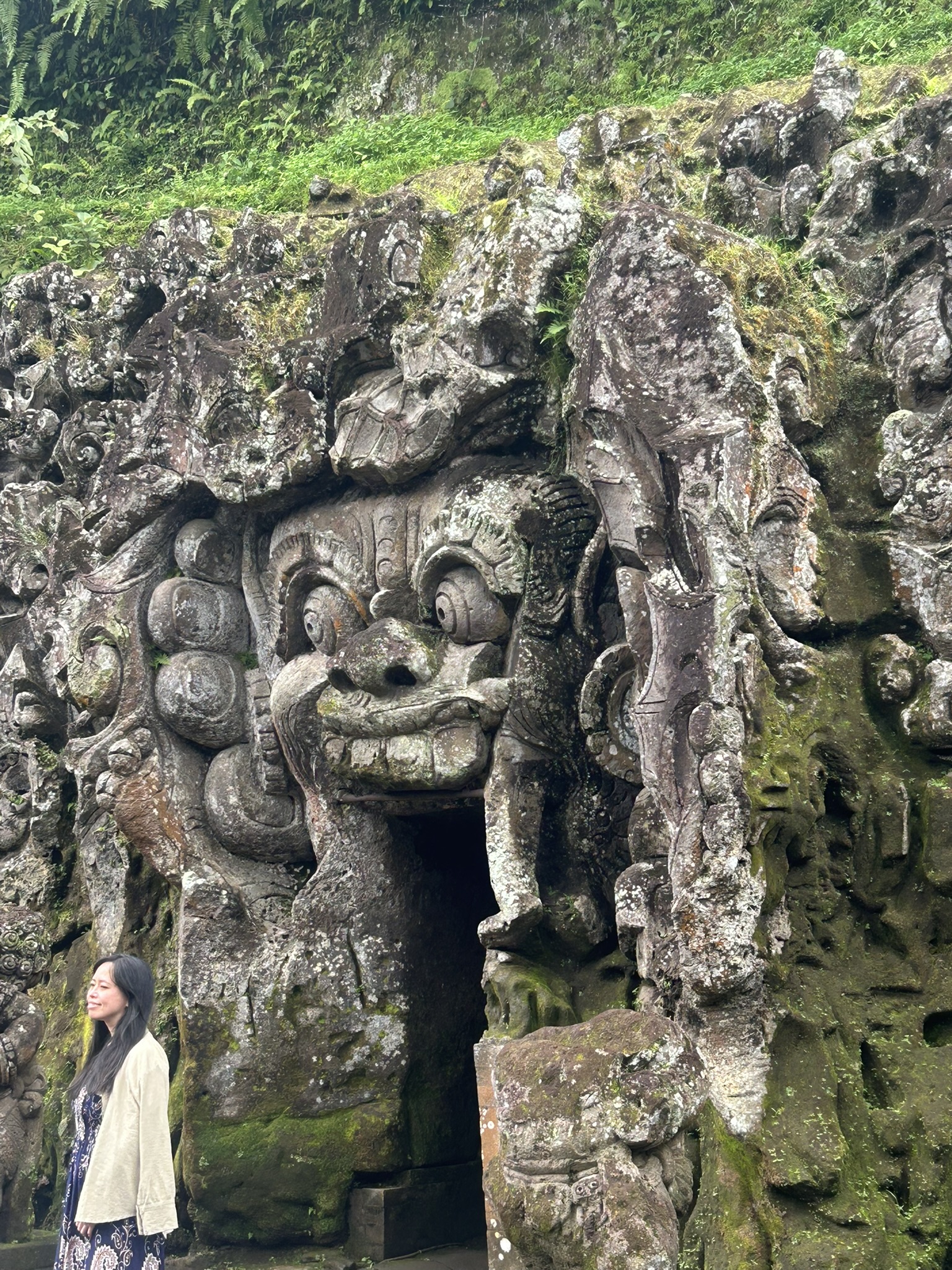 ゴア・ガジャ遺跡の洞窟入口